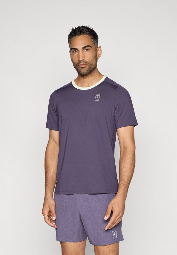 Nike Performance M NKCT DF ADVTG TOP - Sports T-shirt - dark raisin/volt tint/white