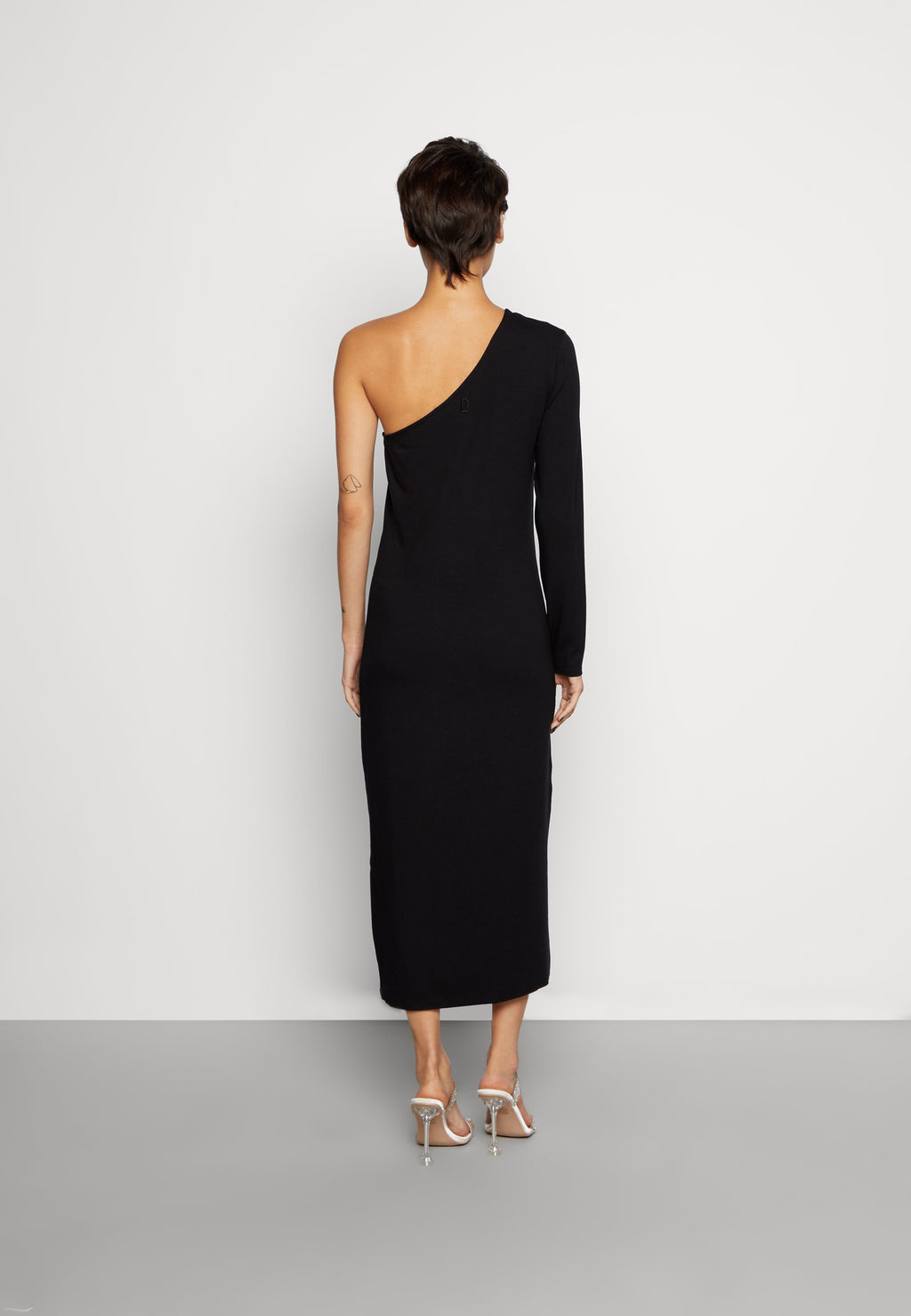 NU-IN ASYMMETRICAL SLEEVE MIDI DRESS