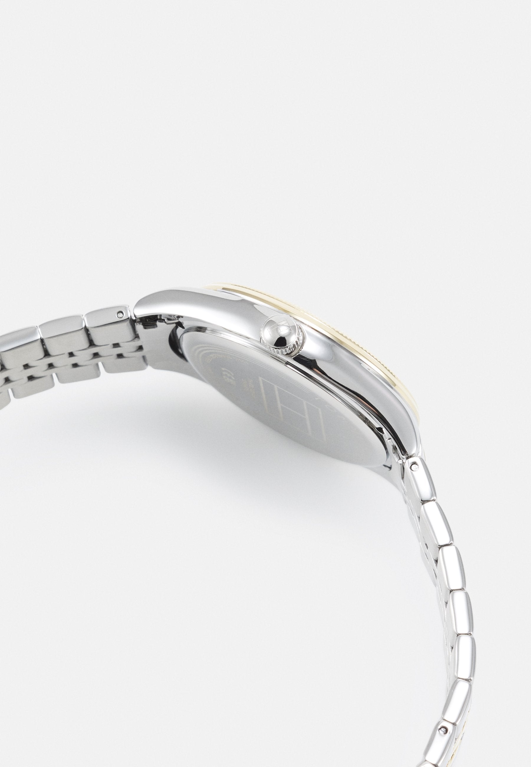 CASE DIAL WITH ACCENTS BRACELET Media 3