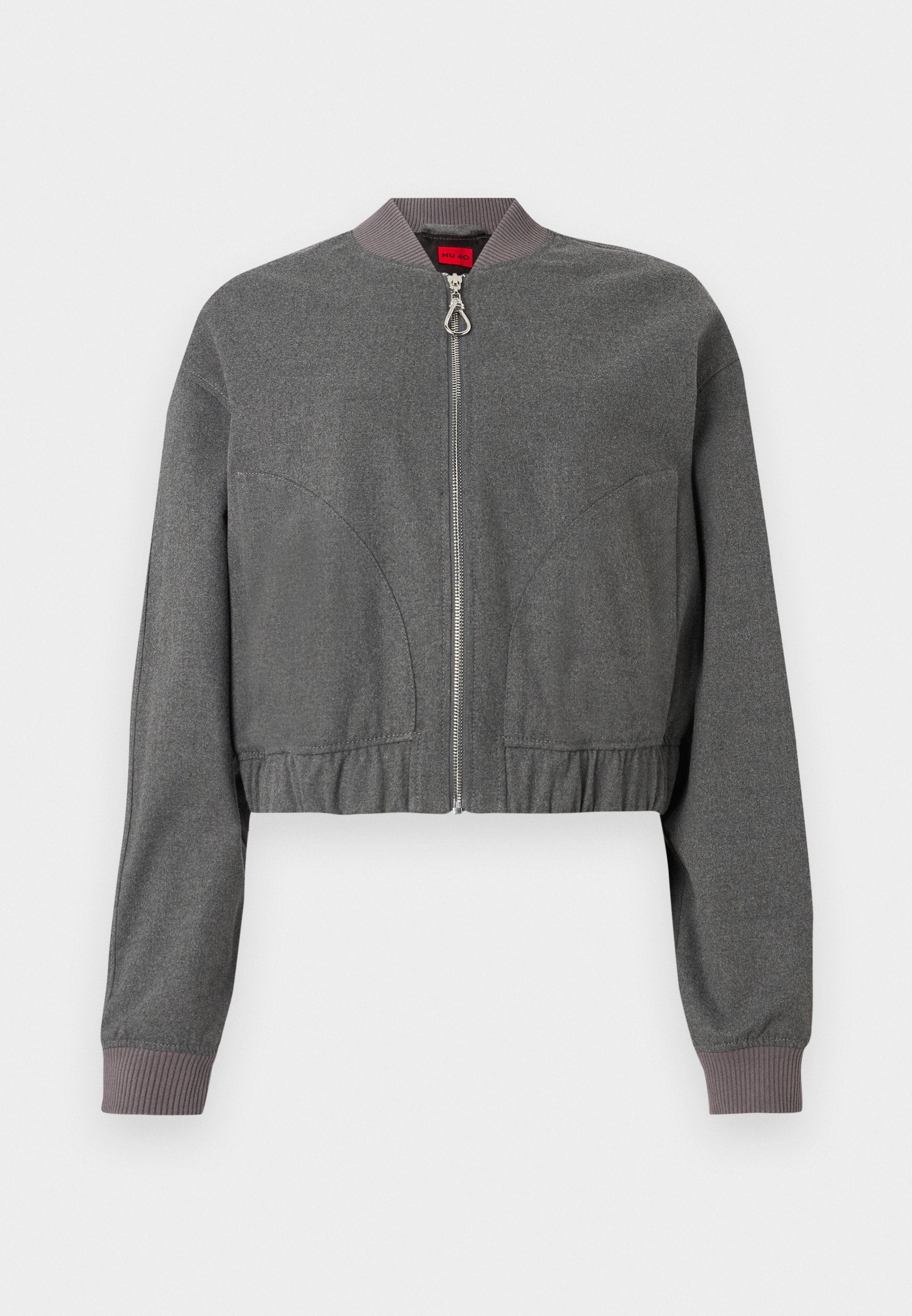 Graue Bomberjacke mit geripptem Kragen, durchgehendem Reißverschluss und gerafftem elastischen Saum. Verfügt über eine glatte Textur und lange Ärmel.