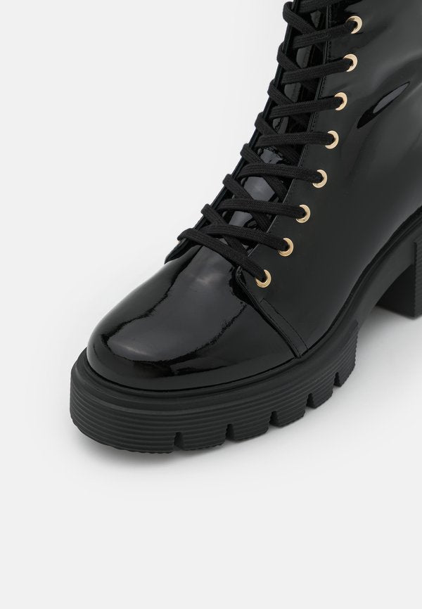 Stuart Weitzman SOHO BOOTIE
