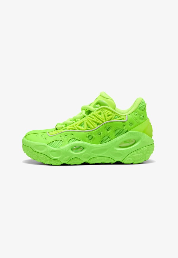 Puma LA FRANCÉ RNNR UNISEX - Basketball shoes - fluro green pes-green glare