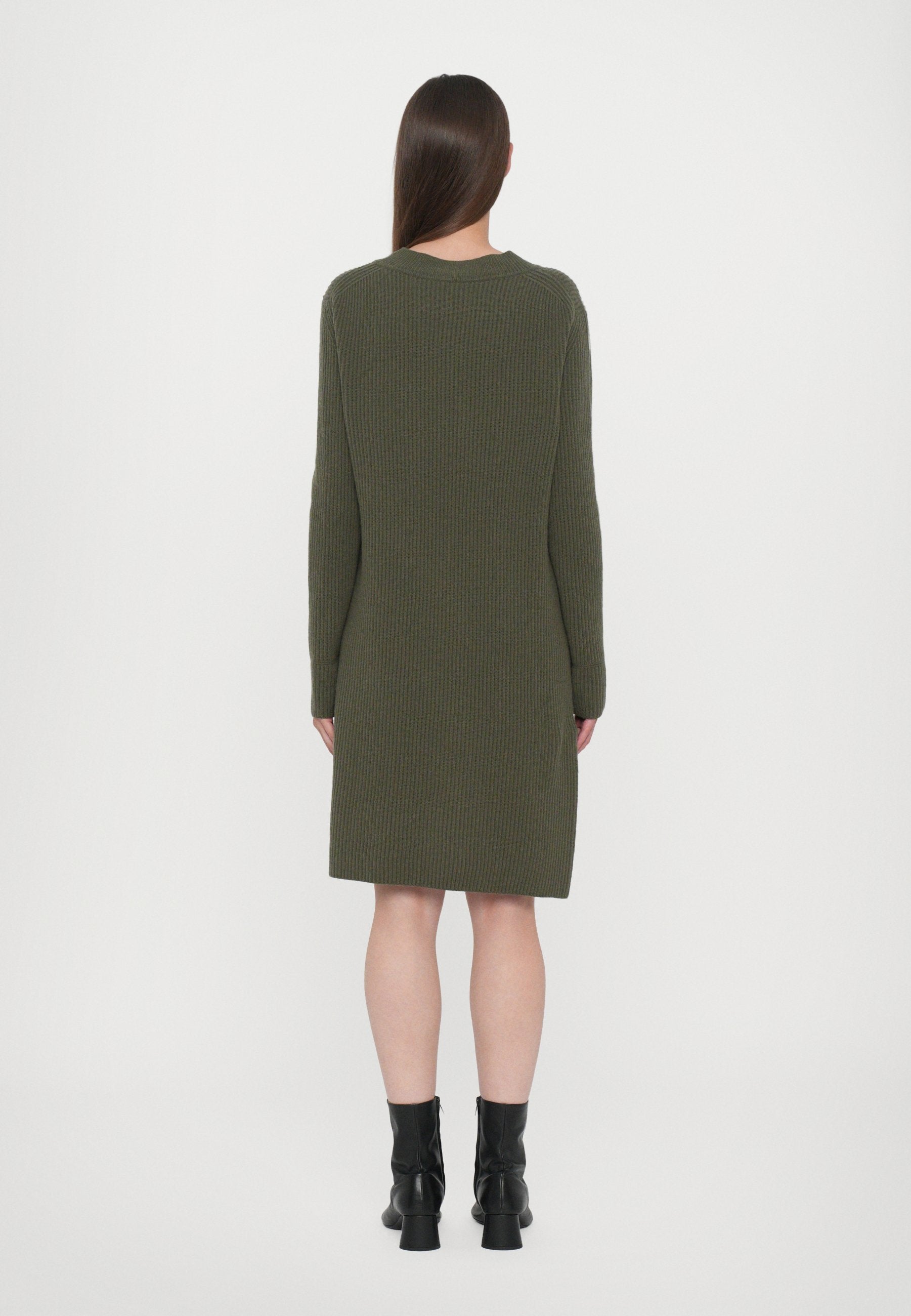 CLOSED CREW NECK DRESS LONG SLEEVE