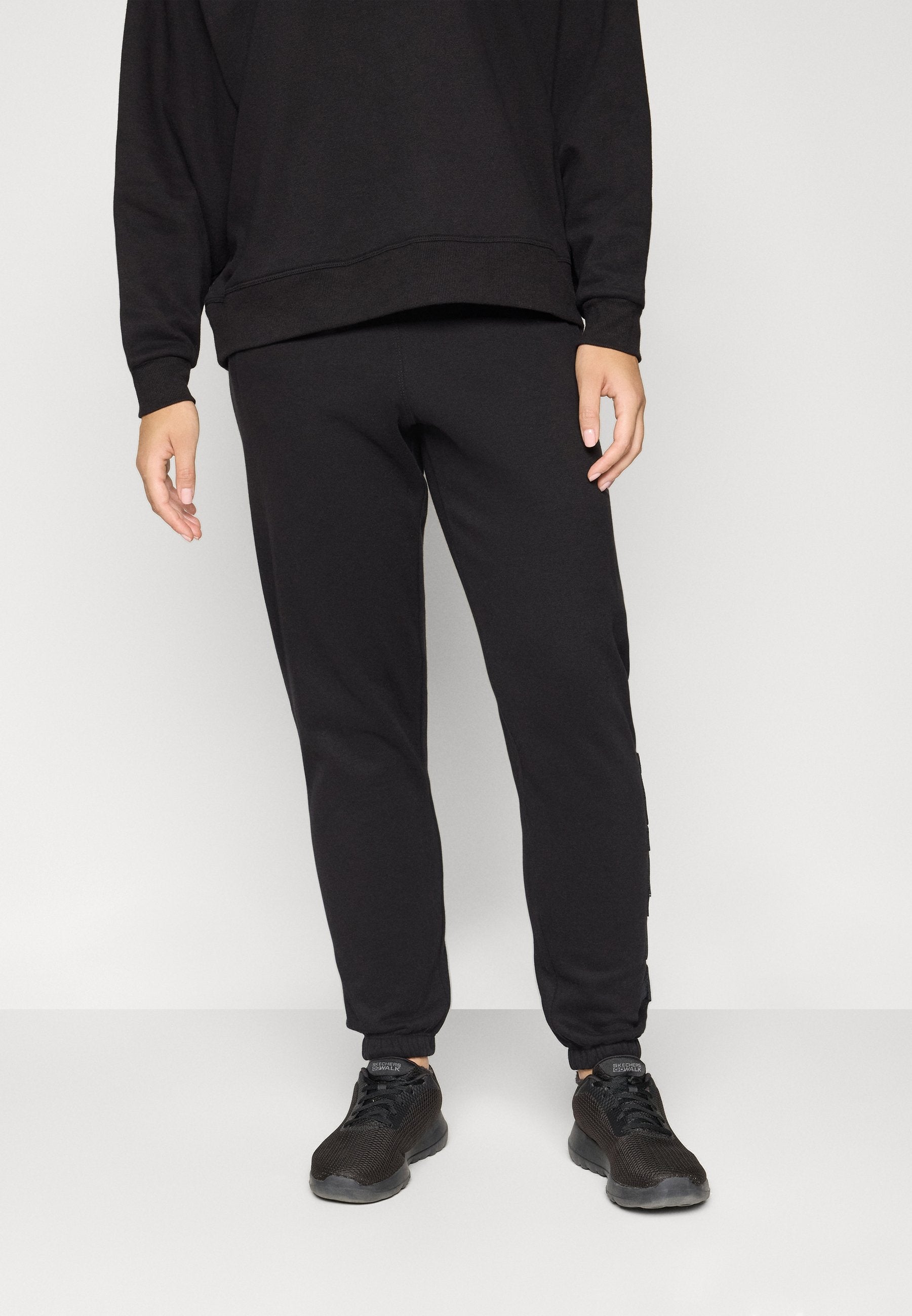 DKNY Sport