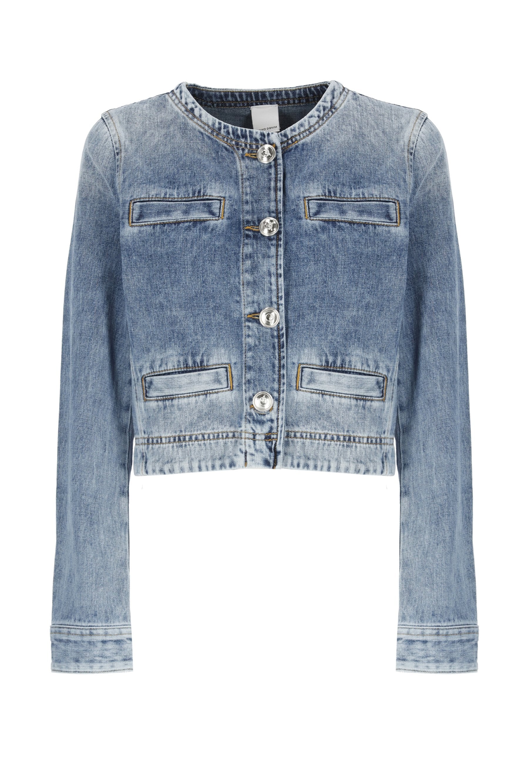 Hellblaues Denim-Cropped-Jacket mit langen Ärmeln, Knopfverschluss, zwei vorderen Taschen und rundem Hals. Hat einen ausgewaschenen Look und Kontrastnähte.