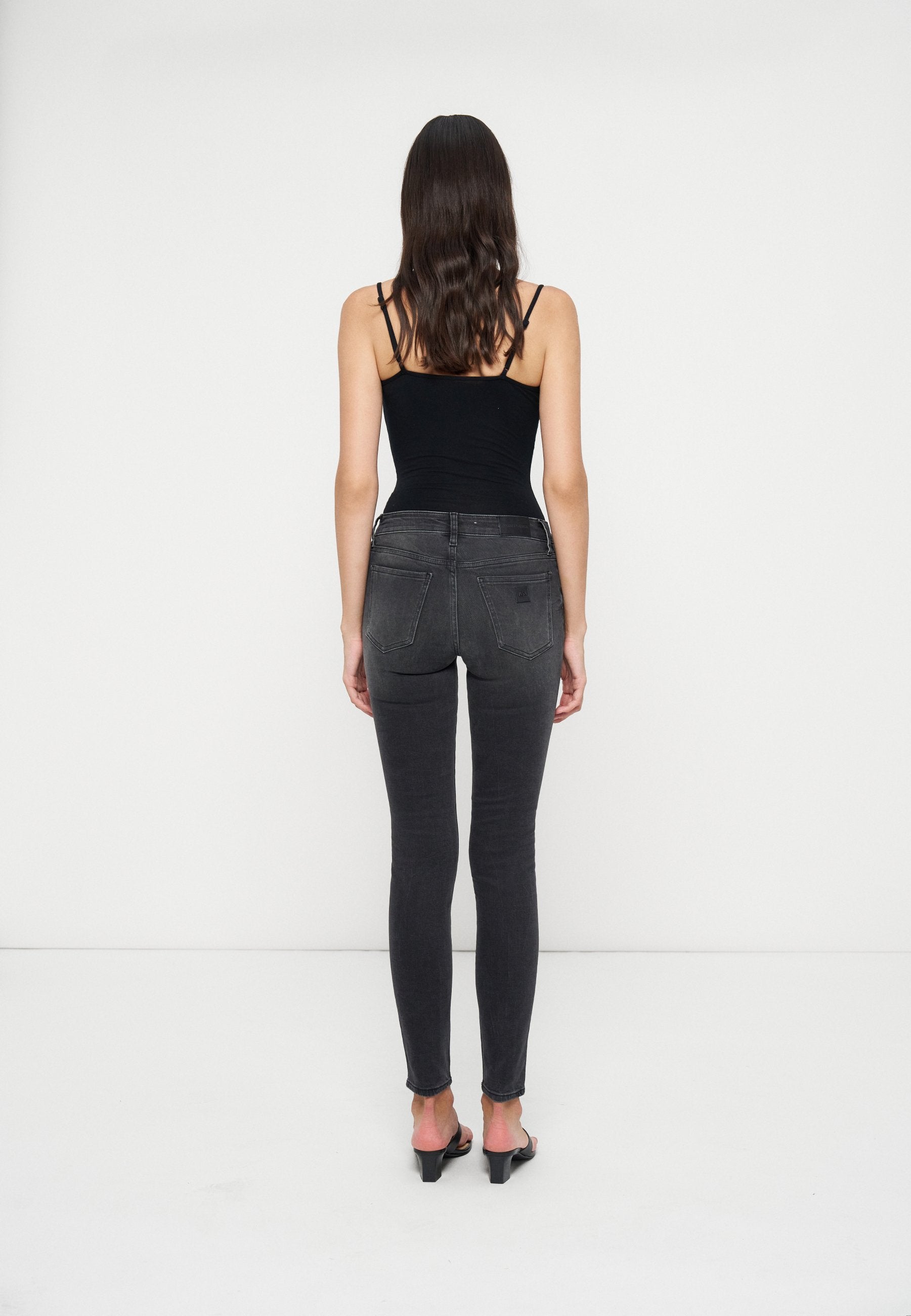 Armani Exchange Jeans Tapered Fit Media 2