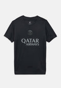 Schwarzes Paris-Saint-Germain-Sport-Shirt mit Jordan-Logo und "Qatar Airways"-Sponsorenaufdruck auf der Vorderseite.