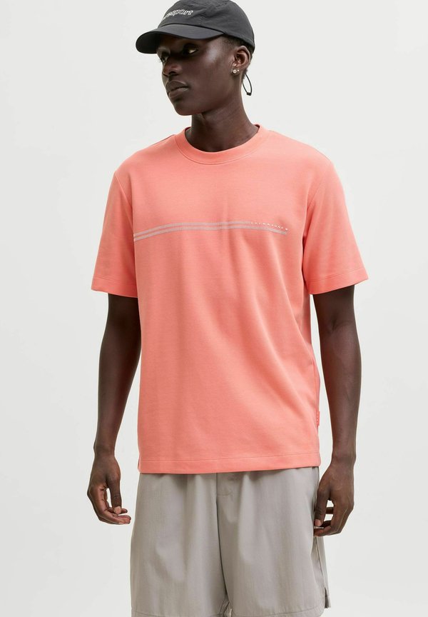 Jack & Jones JCOFUSION CHEST BRAND TEE SS CREW SN - Print T-shirt - persimmon