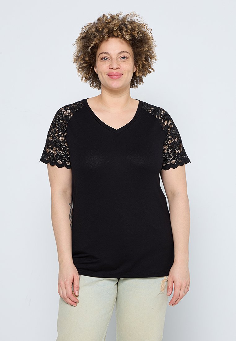 ONLY Carmakoma T-Shirt basic Media 1