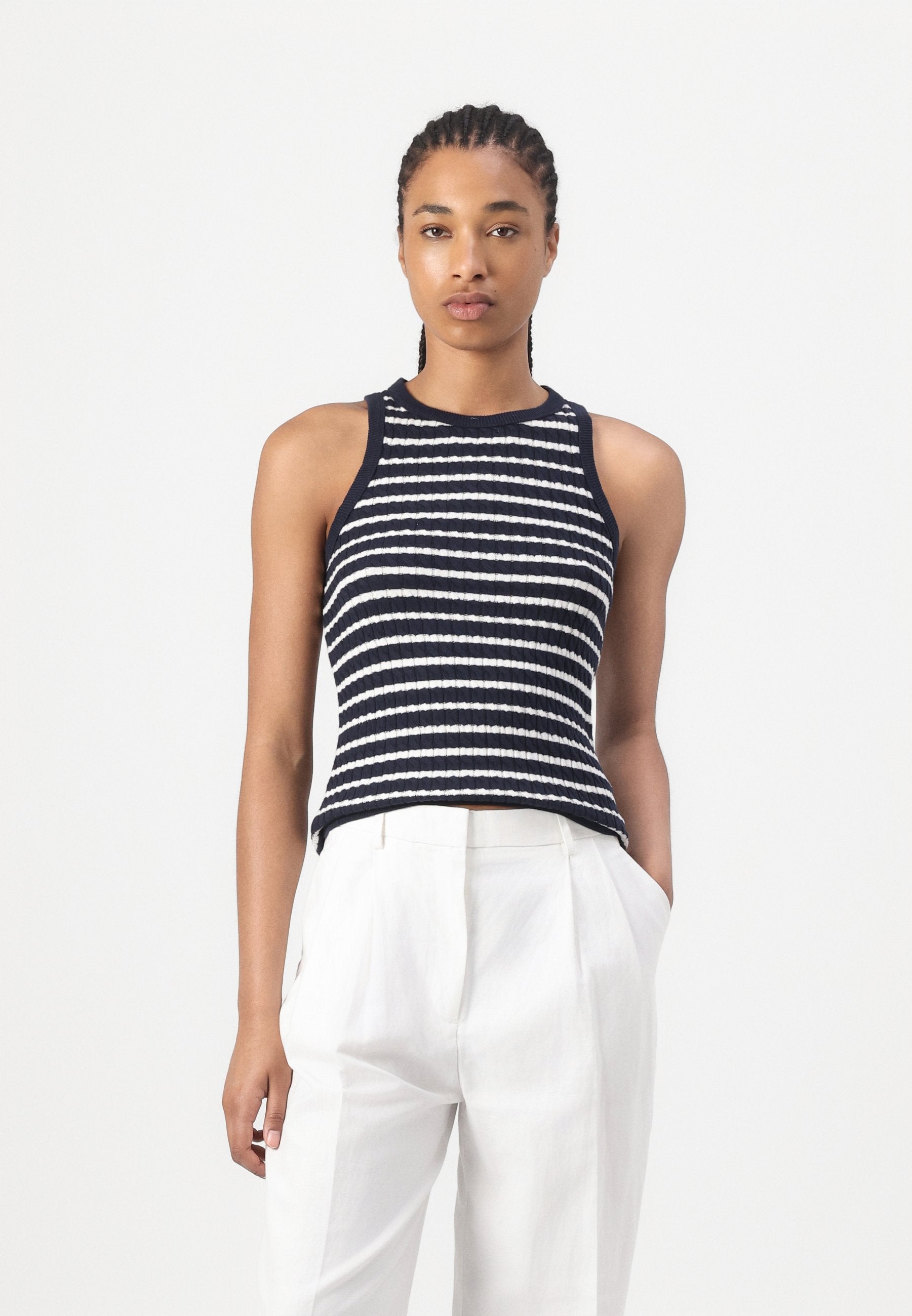 STRAIGHT PANTS Media 5