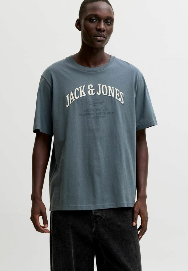 Jack & Jones JJEDENVER LOGO TEE SS O-NECK SN - Print T-shirt - turbulence