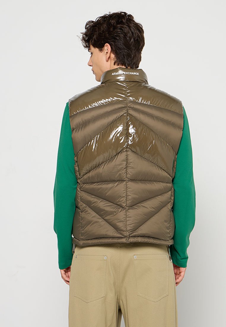 Armani Exchange Weste Media 3
