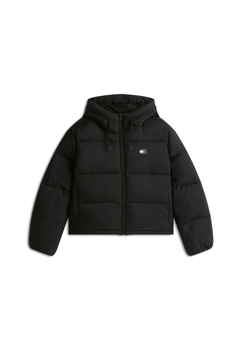 Schwarze, kurz geschnittene Steppjacke mit Kapuze, die einen Reißverschluss, elastische Bündchen und ein kleines Logo auf der linken Vorderseite hat.