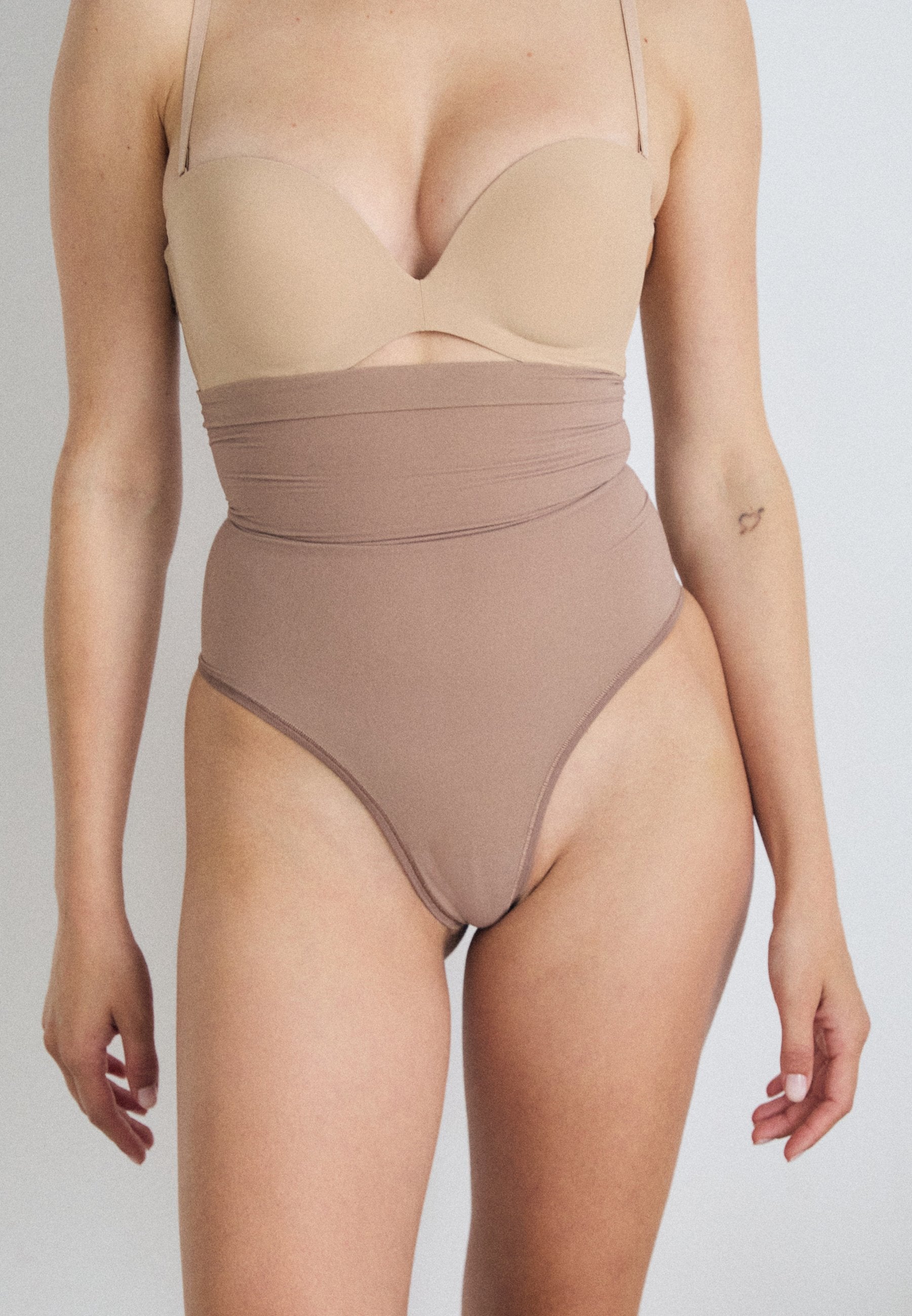 Spanx EVERYDAY SEAMLESS SHAPING HIGH WAISTED