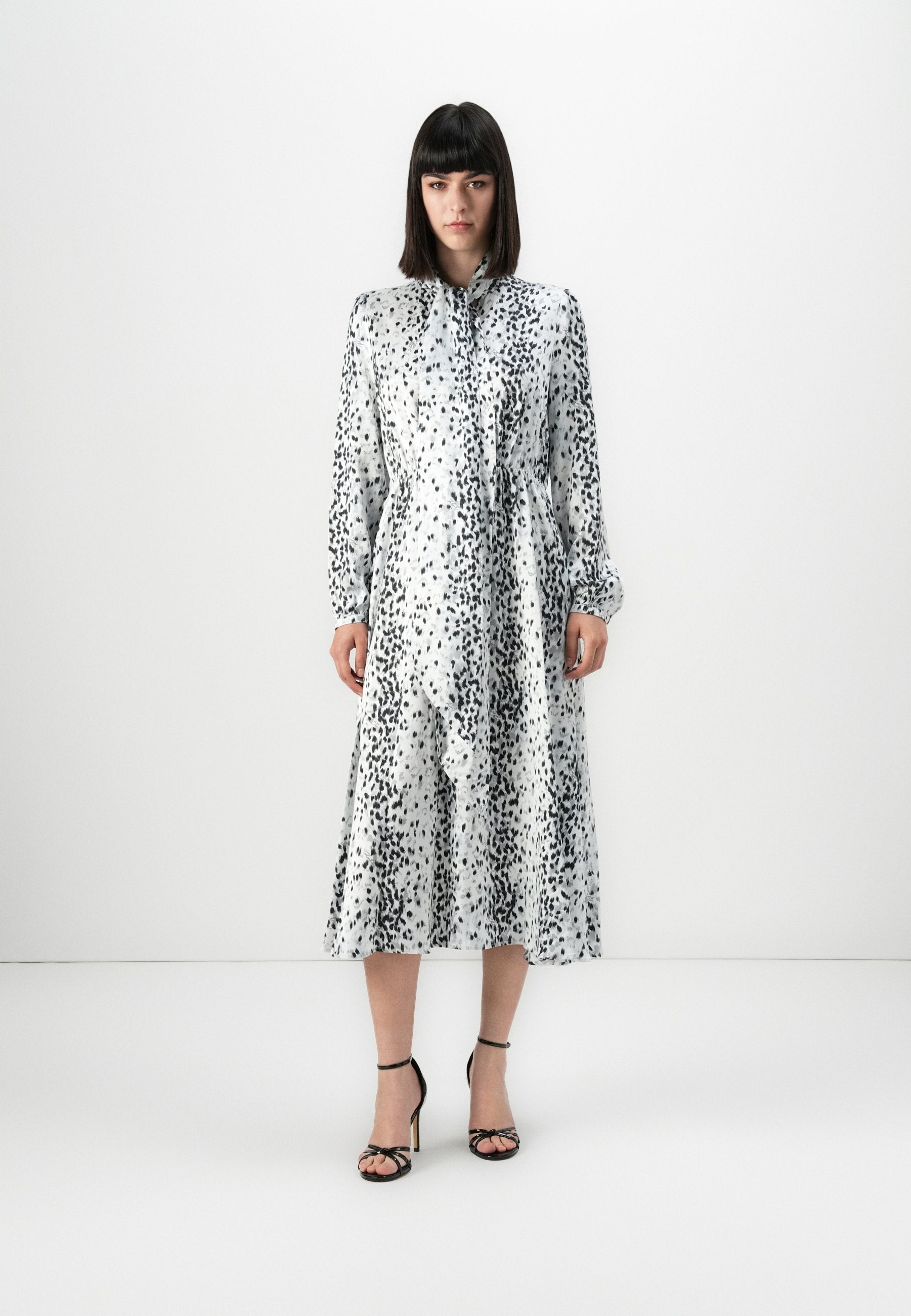 LEO DRESS Media 3