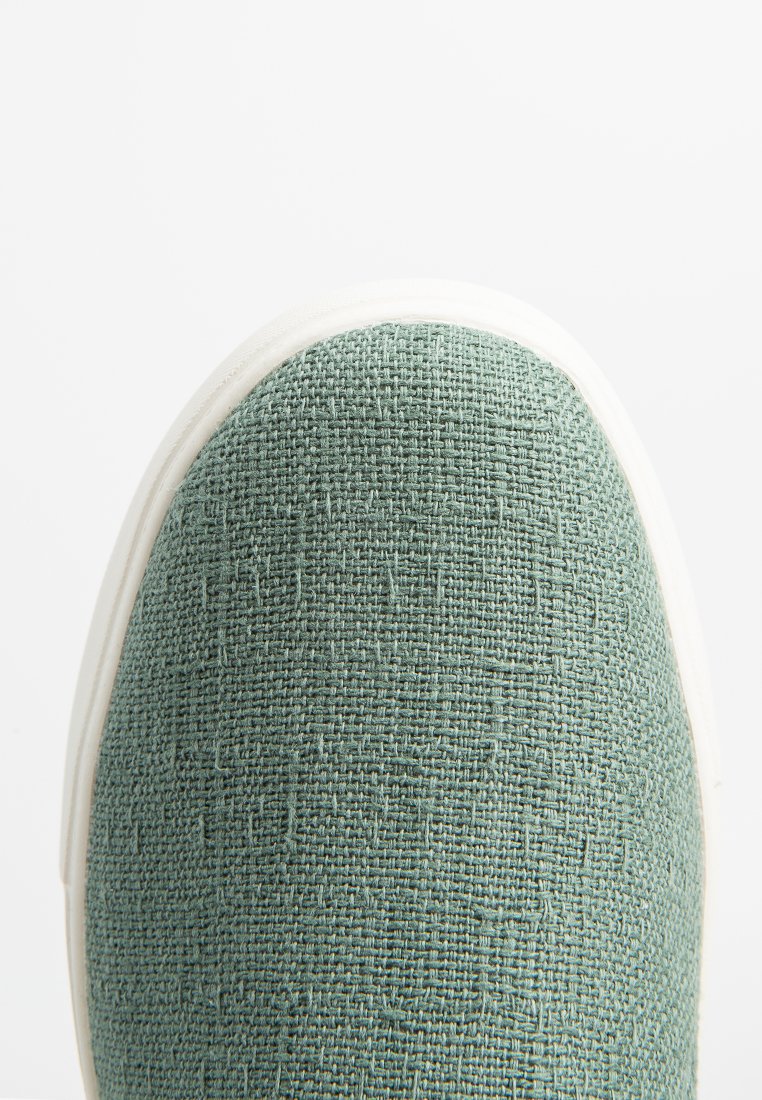 TOMS KASLIPON