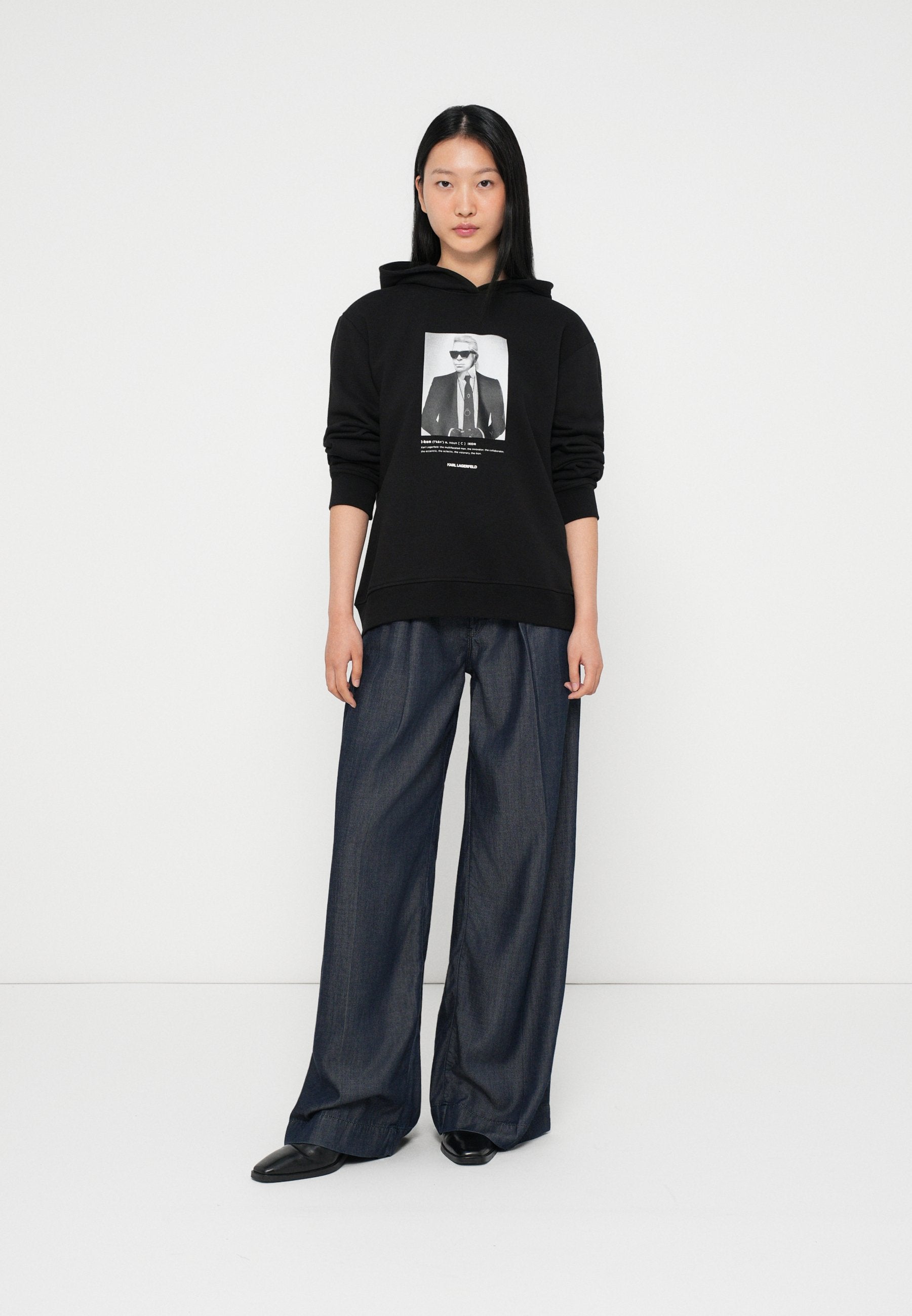 PORTRAIT HOODIE Media 2