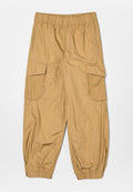 Beige Cargo-Hosen mit elastischem Bund und Bündchen, mit großen Klappentaschen an jedem Oberschenkel, aus leichtem Stoff gefertigt.