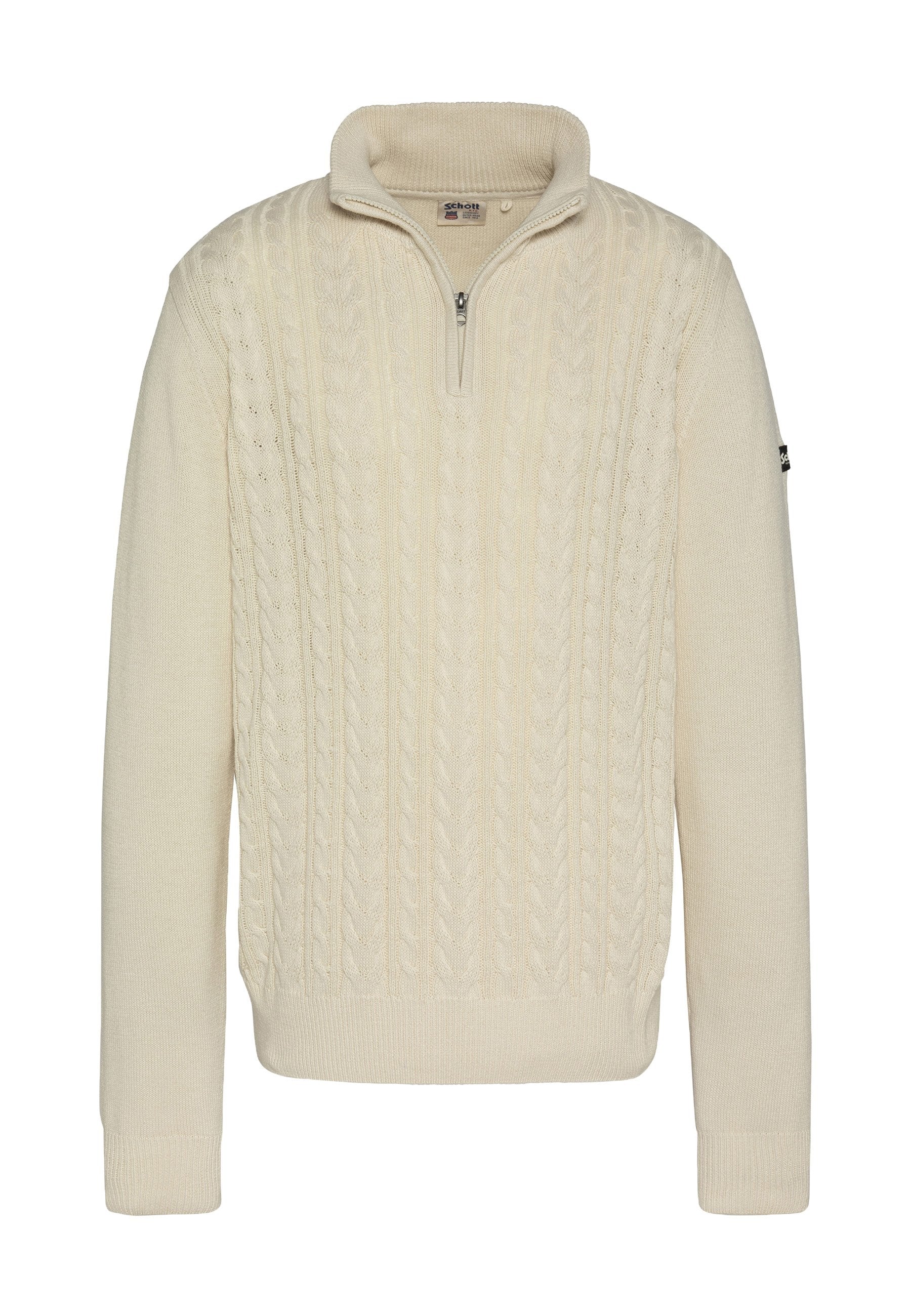 Cremefarbener Strickpullover mit einem Viertel-Reißverschluss, einem strukturierten Zopfmuster, gerippten Bündchen und einem kleinen Logo am linken Ärmel.