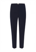 Marineblaue, maßgeschneiderte Hose aus glattem Stoff. Mit flachem Bund, elastischem Gummibund und schmal zulaufendem Bein. Klassisch und vielseitig.