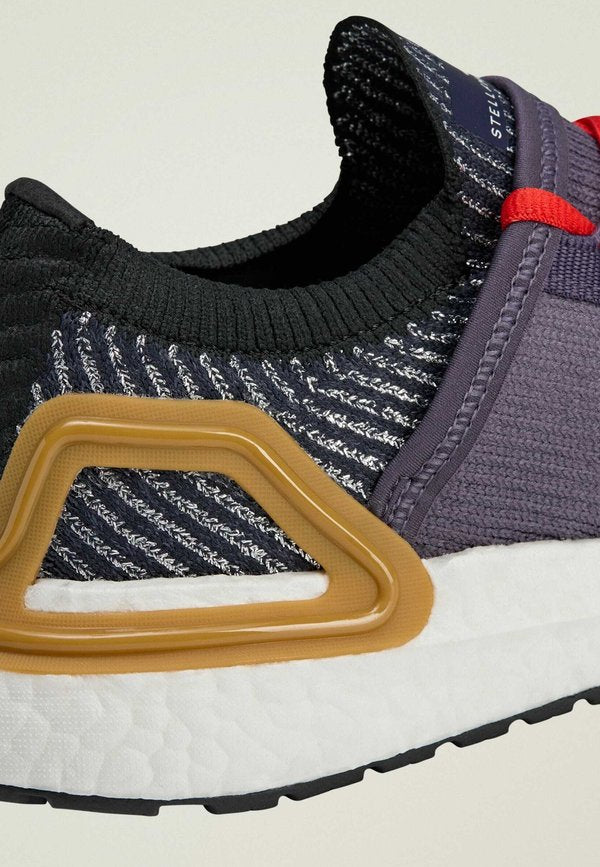 adidas by Stella McCartney ADIDAS BY STELLA MCCARTNEY ULTRABOOST DNA