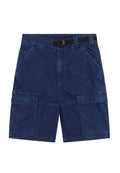 Marineblaue Cargo-Shorts mit seitlichen Klappentaschen, schrägen Vordertaschen und einem verstellbaren schwarzen Schnallen-Gürtel an einem elastischen Bund.