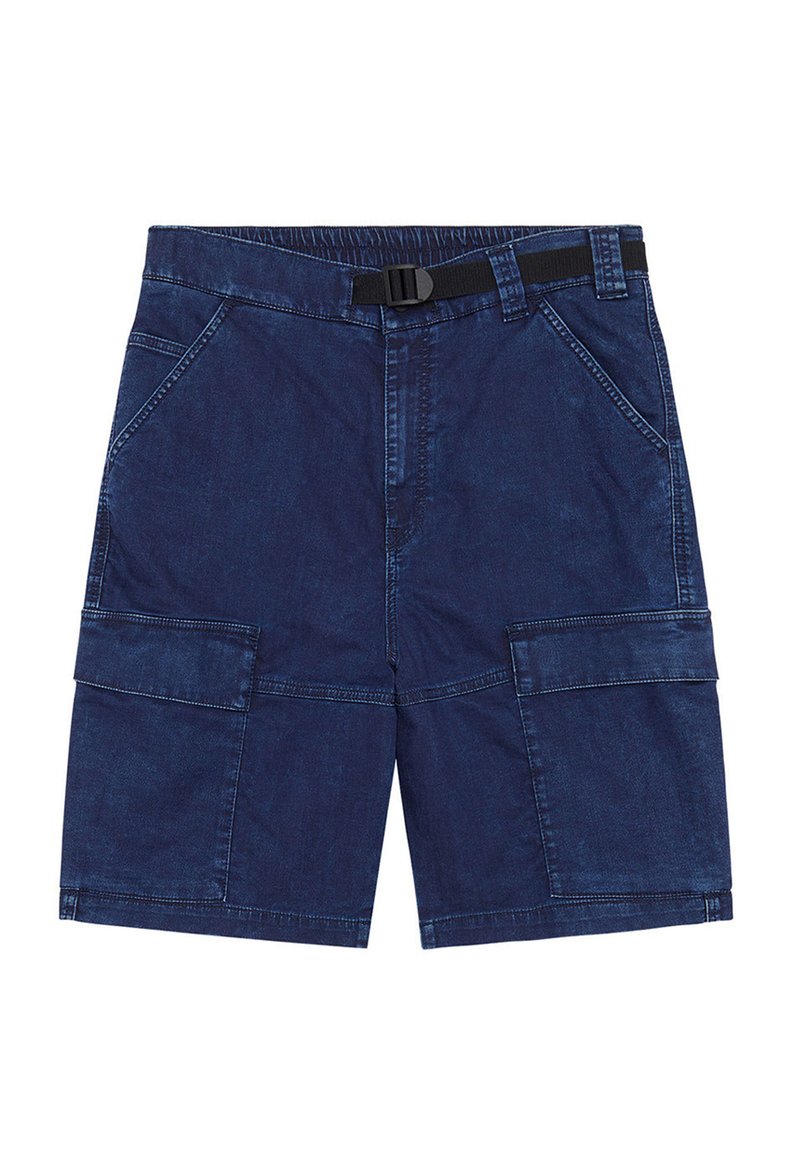 Marineblaue Cargo-Shorts mit seitlichen Klappentaschen, schrägen Vordertaschen und einem verstellbaren schwarzen Schnallen-Gürtel an einem elastischen Bund.