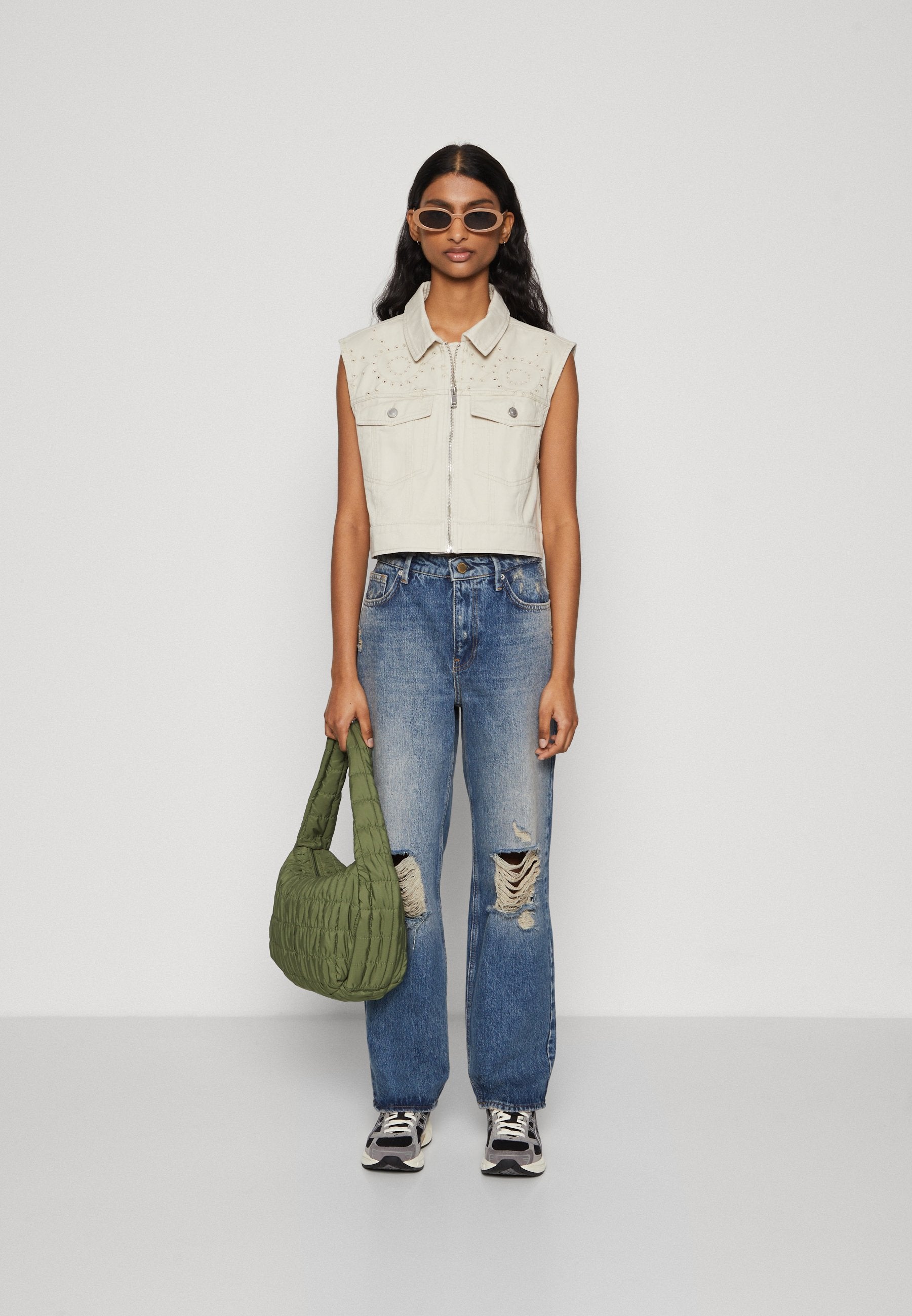 ONLELSA WAISTCOAT Media 2