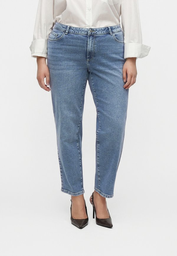 Vero Moda Curve VMCLUSIA TESSA MOM JEANS - Mom Jeans - light blue denim