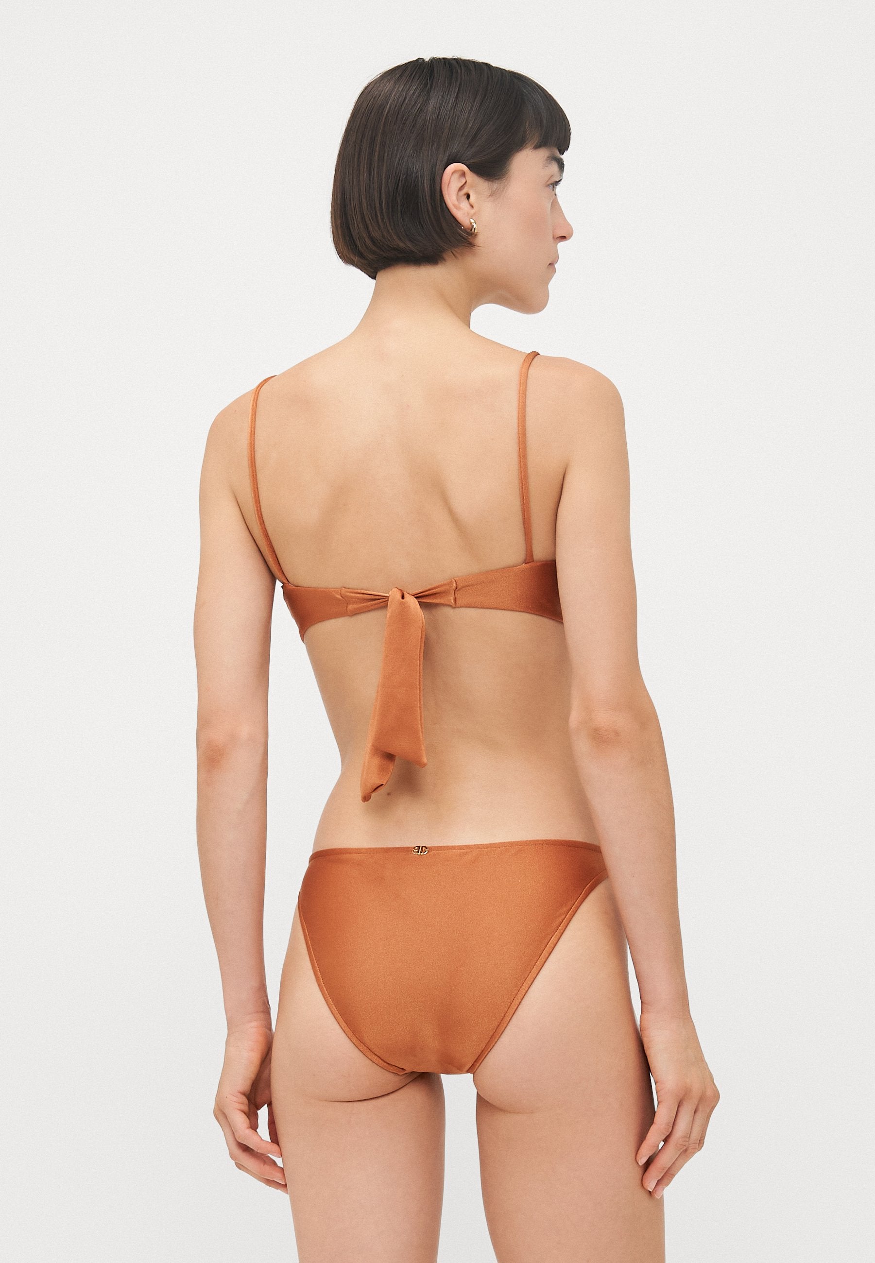 ADRIANA DEGREAS SOLID FRILLED