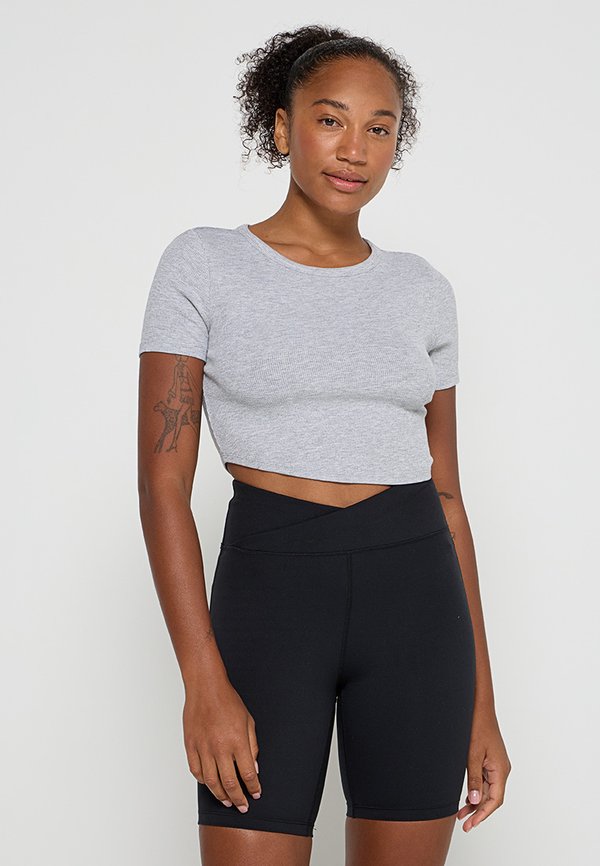 DKNY Sport