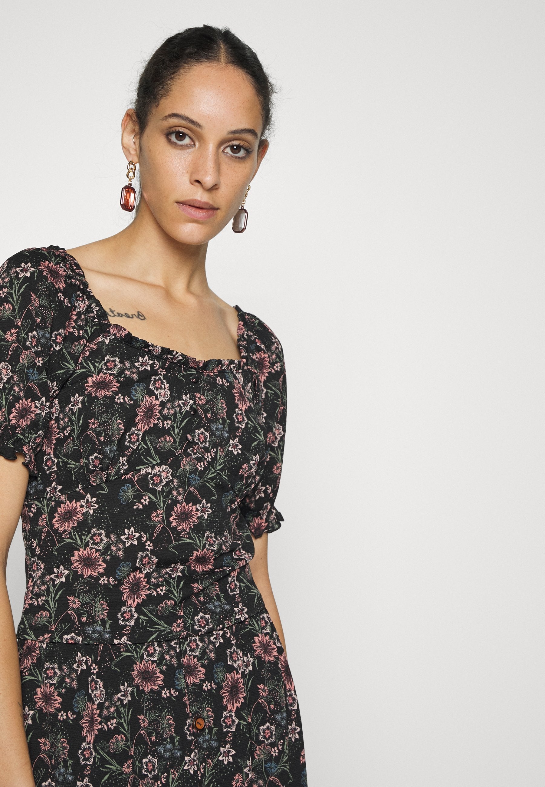 ONLY Tall ONLPELLA  V NECK