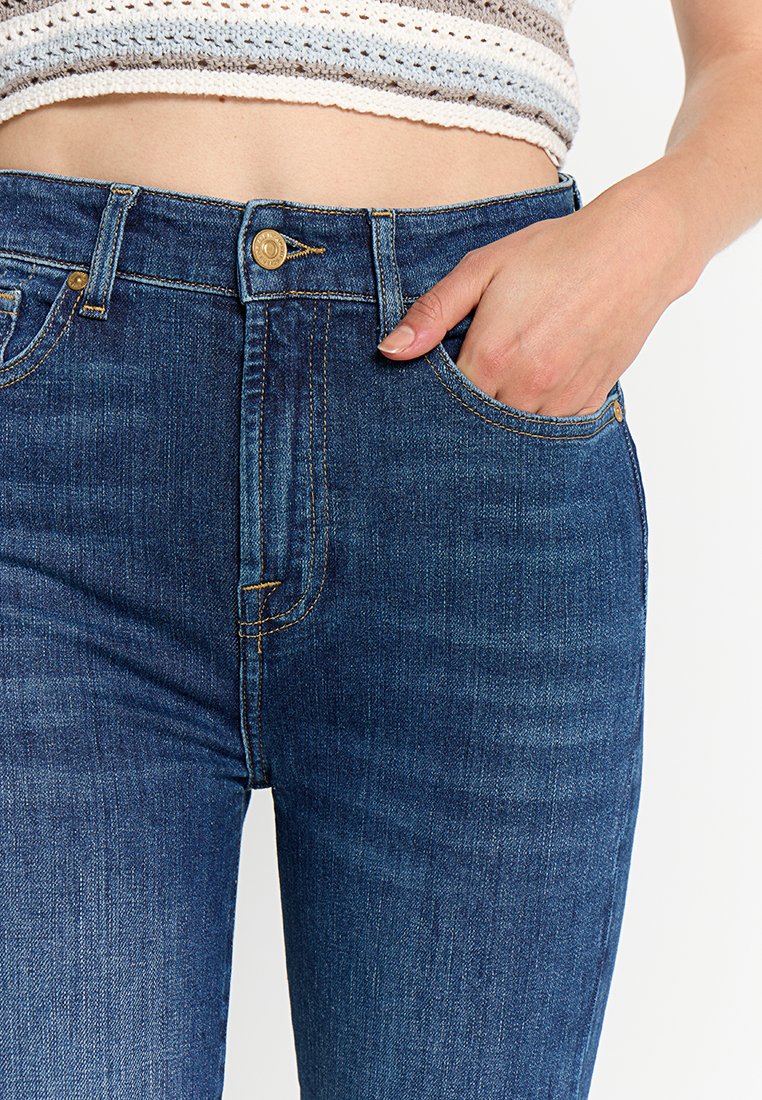 7 for all mankind