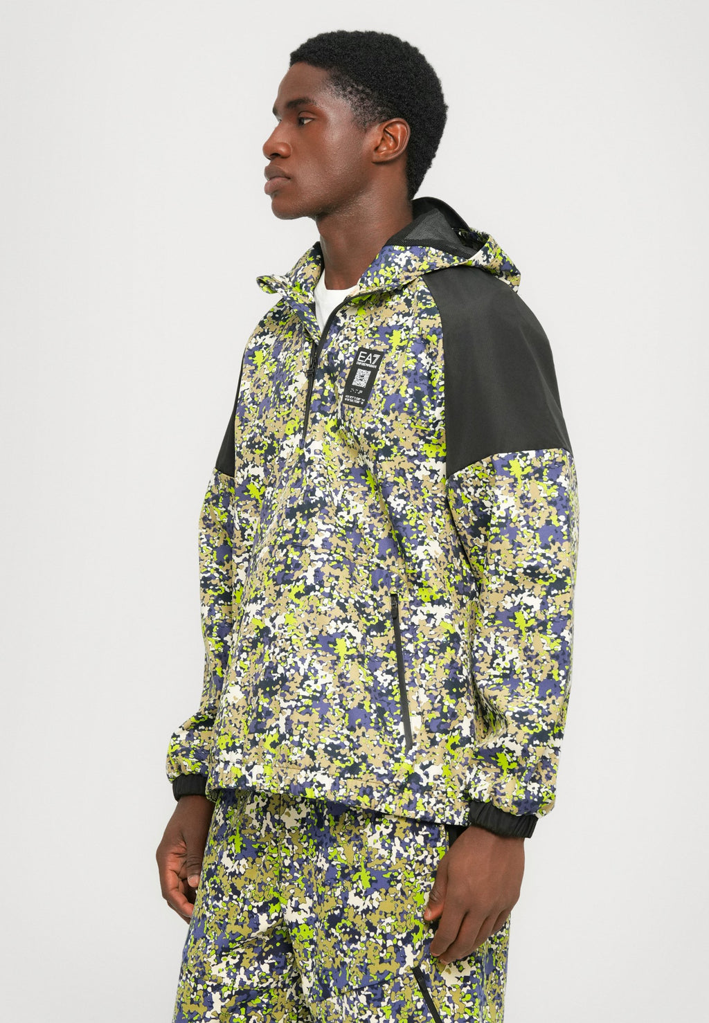 TRAIN VISIBILITY JACKET GRAPHIC Media 6