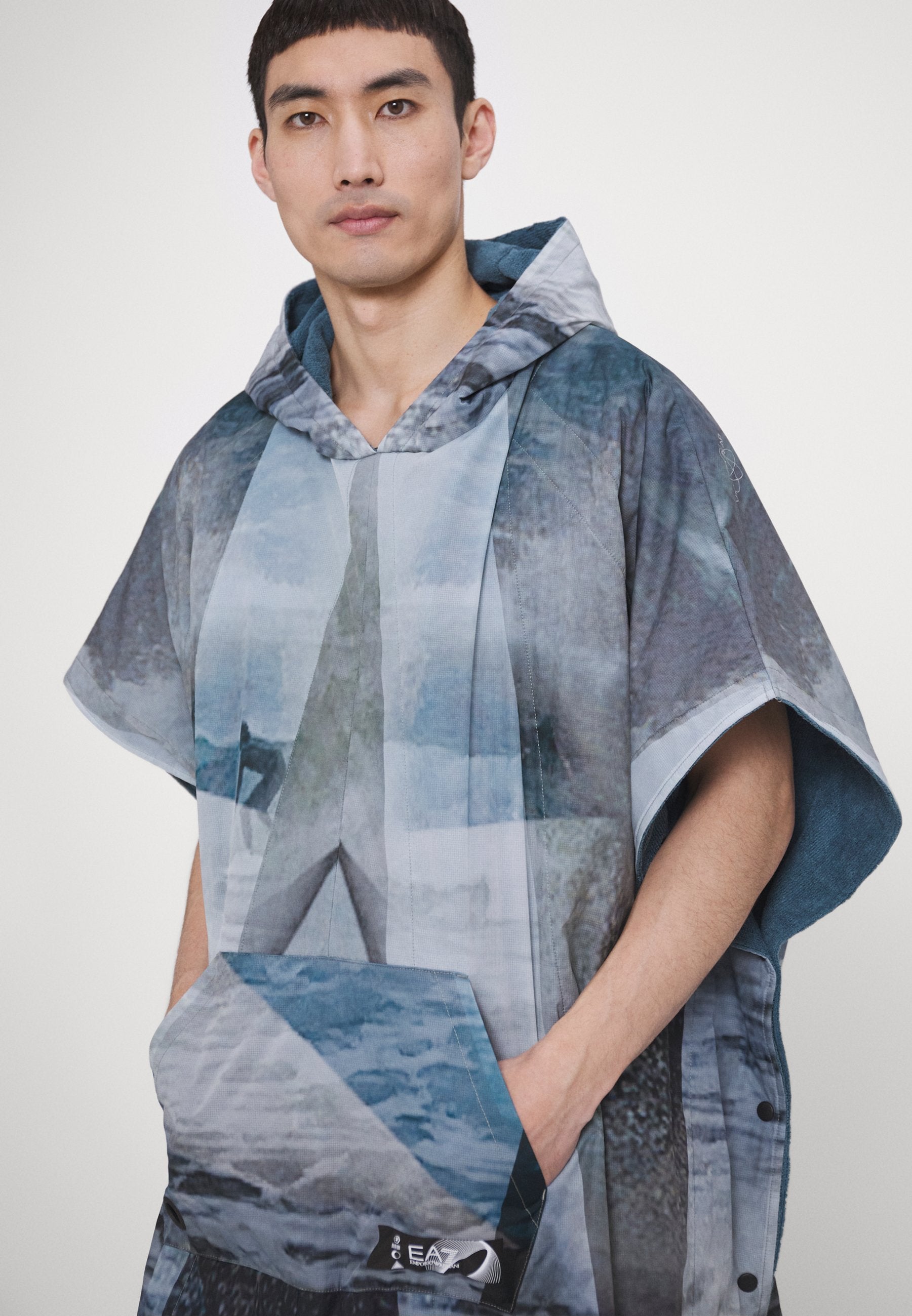 CAPE OVERCOAT Media 5