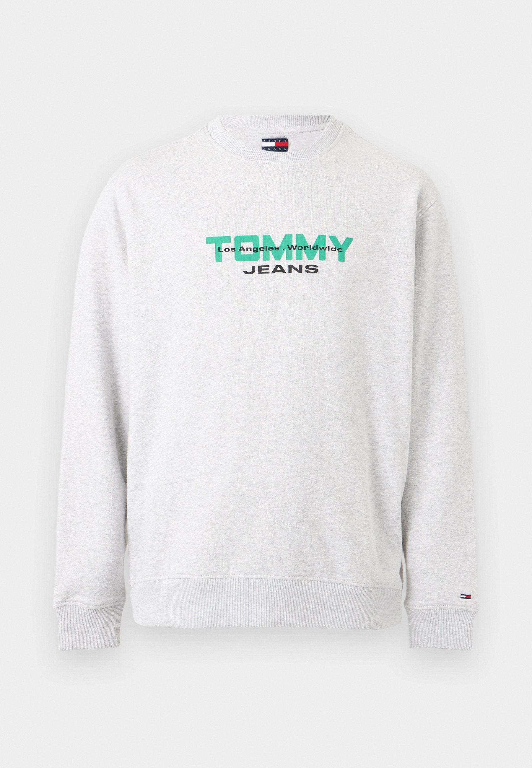 Hellgraues Sweatshirt mit Rundhalsausschnitt und grünem "TOMMY"-Schriftzug, darüber kleiner schwarzer Schriftzug "Los Angeles, Worldwide" und darunter "JEANS" auf der Vorderseite in der Mitte.