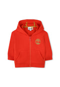 Rote Reißverschluss-Hoodie mit Kängurutasche, gerippten Bündchen und Saum. Mit einem goldenen Timberland-Logo auf der Brust und einem kontrastierenden Innenfutter.