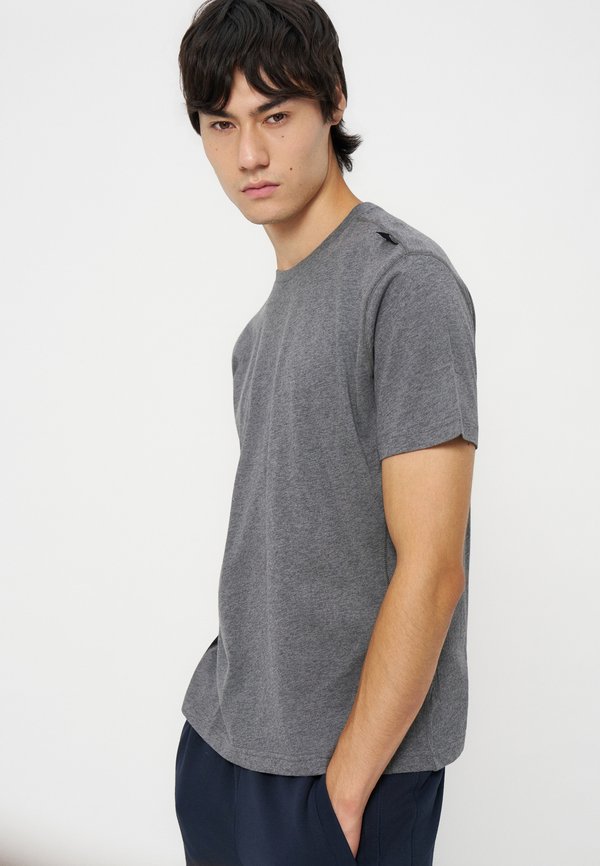 EA7 Emporio Armani
