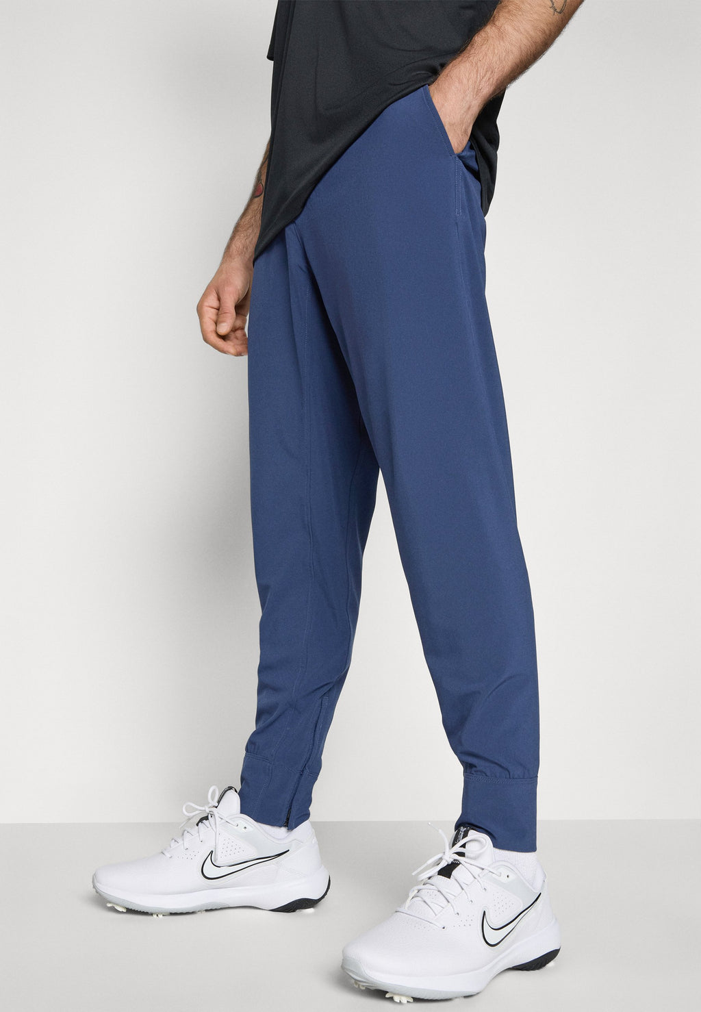 Nike Performance TOUR