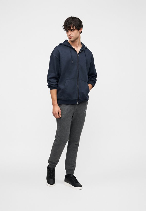 Pier One by Zalando