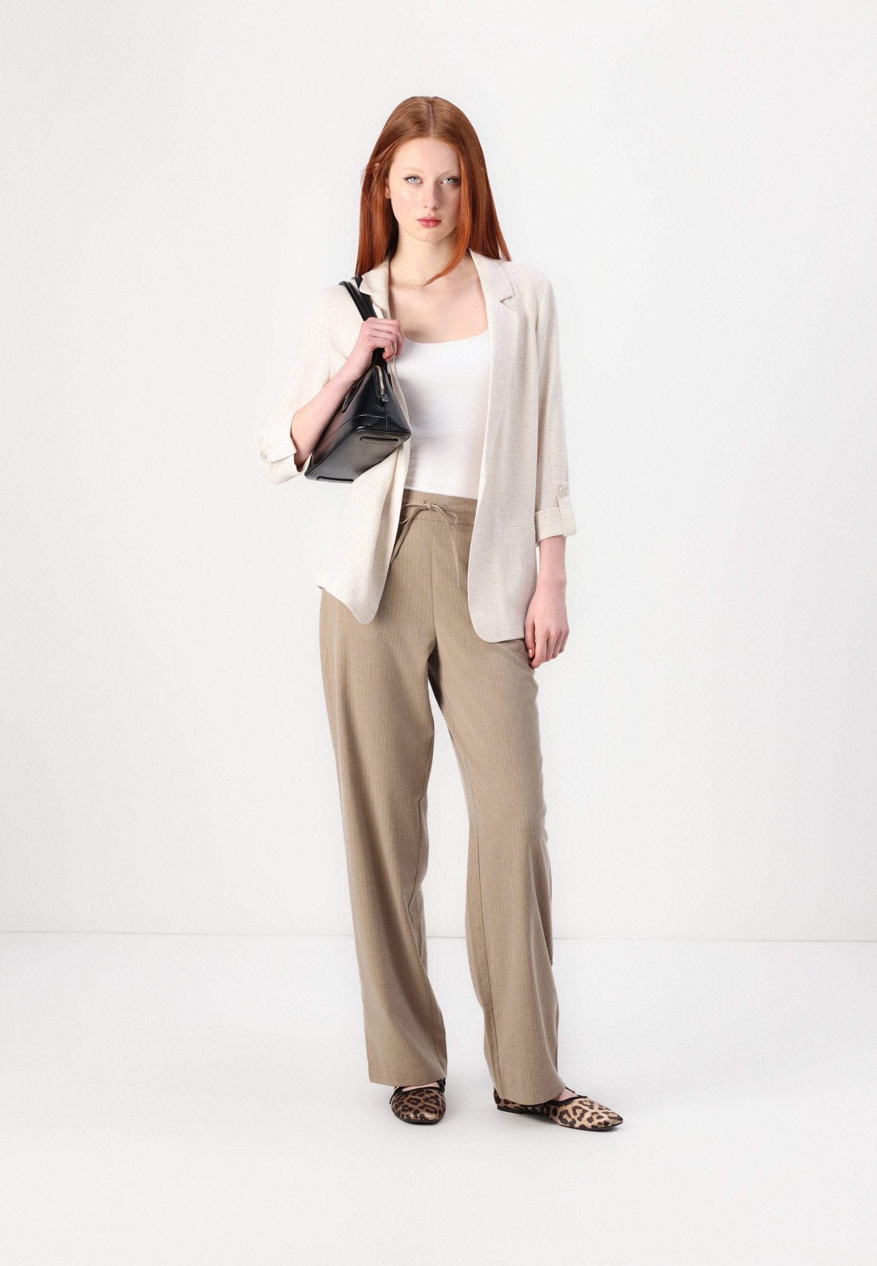 ONLKAZO PULL UP PANT Media 2
