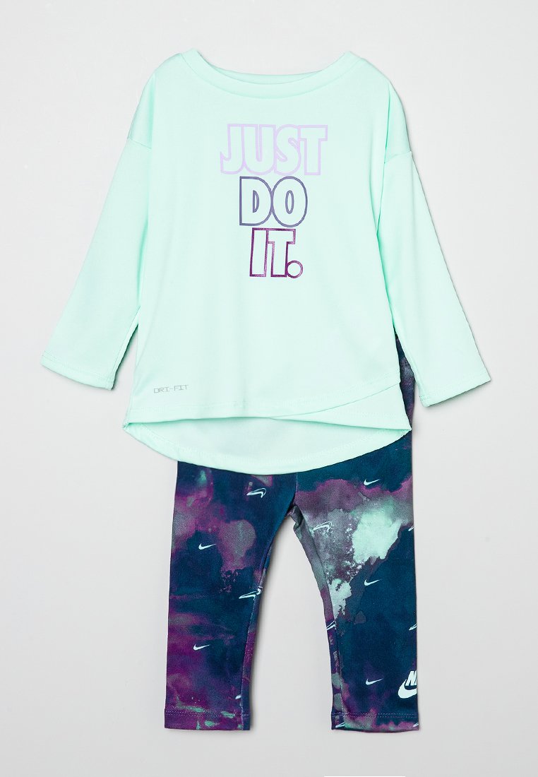 Nike Sportswear CROSS OVER SET