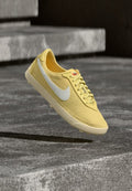 Nike Sportswear ASTROGRABBER - Trainers - soft yellow/sail