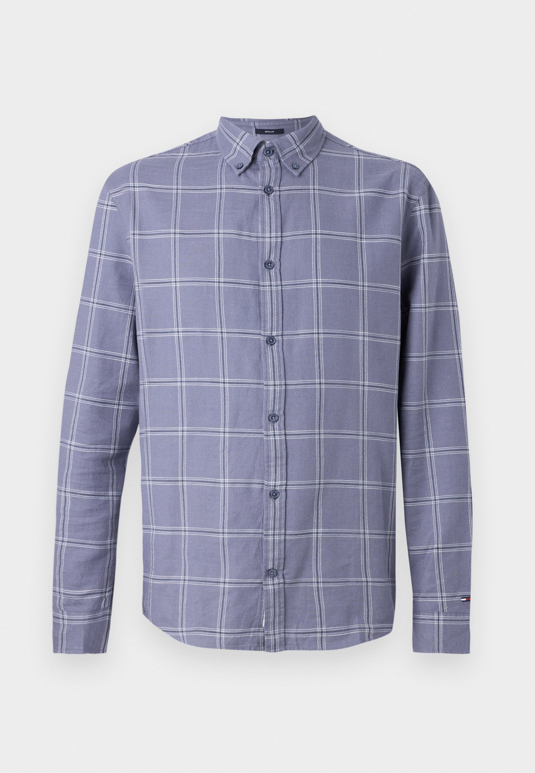 Langärmliges, geknöpftes Hemd aus weichem lila Stoff mit kariertem Muster in Weiß. Mit einem Button-Down-Kragen und Manschetten.