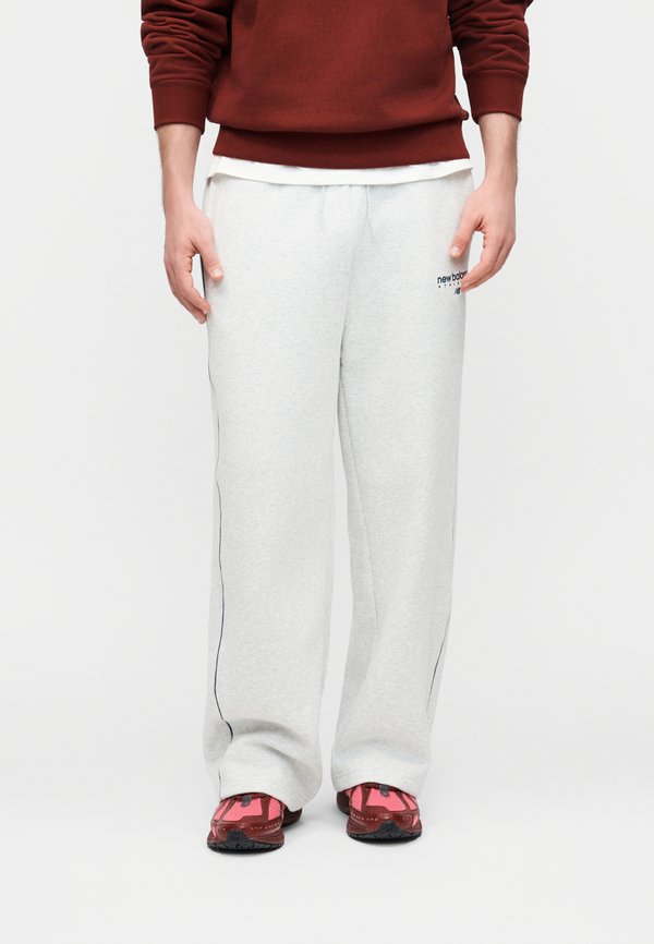 New Balance LINEAR GRAPHIC PANT - Tracksuit bottoms - ash heather