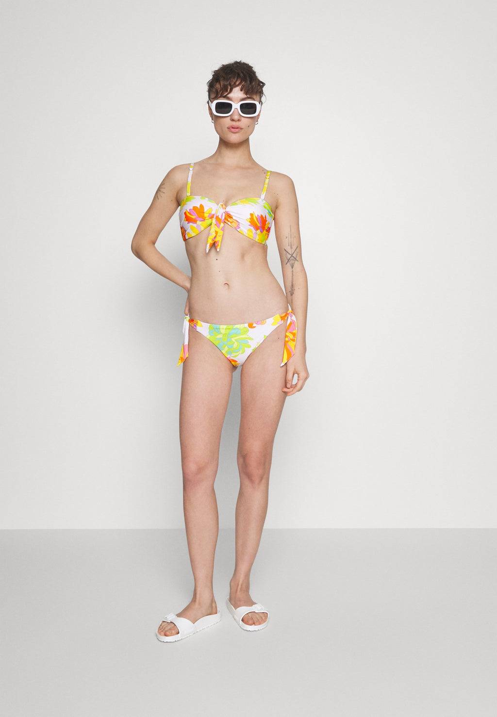PALM SPRINGS TWISTTIE FRONT BANDEAU Media 2