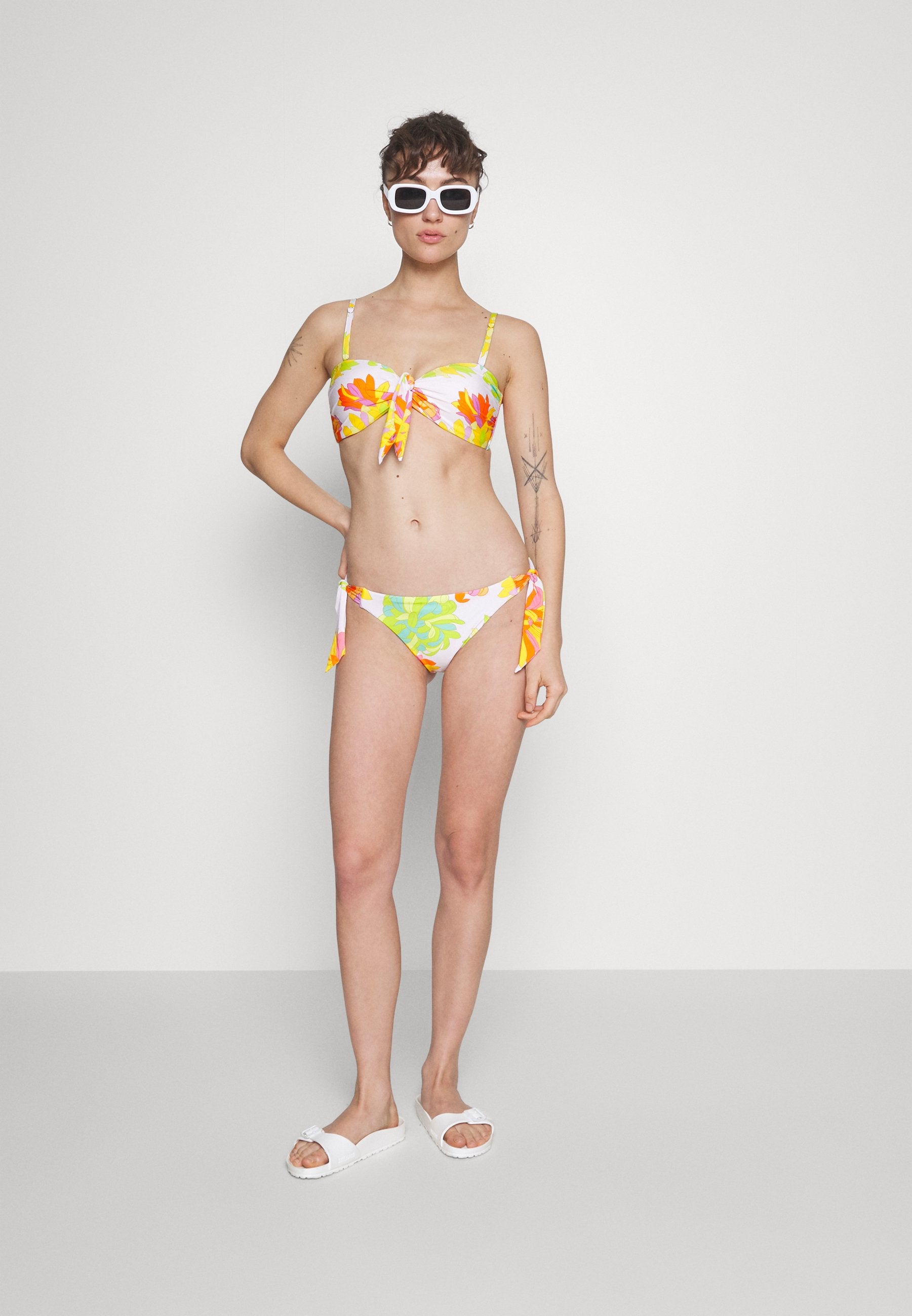 PALM SPRINGS TWISTTIE FRONT BANDEAU Media 2