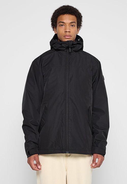 Schwarze wasserdichte Jacke mit Reißverschluss, verstellbarem Kapuze, Seitentaschen und elastischen Bündchen. Glatte Textur mit minimalistischem Design.