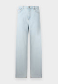Helle blaue, weite Jeans mit hoher Taille, Taschen vorne und Knopfverschluss. Glatte Denim-Textur, minimaler Verblassungsgrad, gerades Bein-Design.