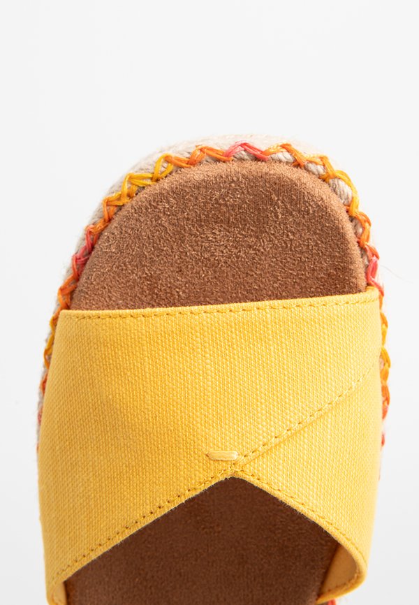 TOMS ABBY